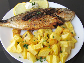 Dorada la gratar cu cartofi aurii / Grilled sea bream with golden potatoes