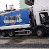Acidente com caminhão de lixo deixa quatro pessoas feridas em Salvador