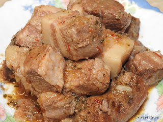 Friptura de porc reteta traditionala de casa dobrogeana pentru Craciun si Revelion retete culinare pomana porcului la ceaun cu carne de porc si carnati picanti sau tochitura,