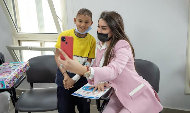 الفنانة ياسمين صبري تتبرع لمستشفى "أبو الريش" وتوزع الهدايا على الأطفال الفنانة ياسمين صبري تتبرع