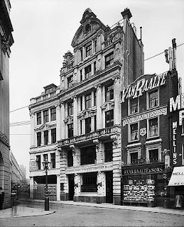 Van Raalte & Sons tobacco shop on Piccadilly Circus, London Van Raalte & Sons tobacco shop on Piccadilly Circus, London