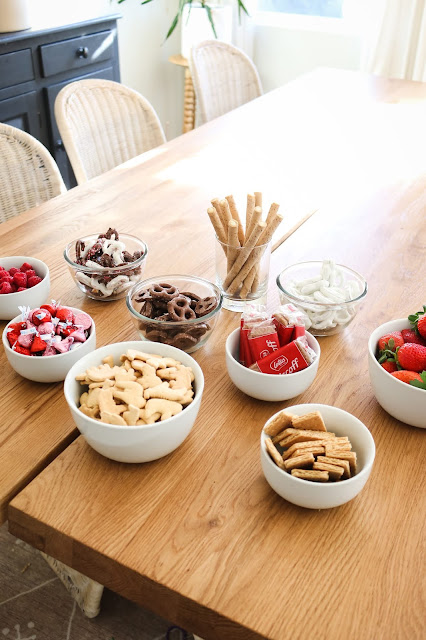 How To Create an EASY Valentine's Day Snack Platter