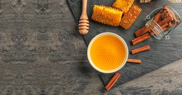 Cách làm kem trị mụn bằng bột quế  cộng mật ong