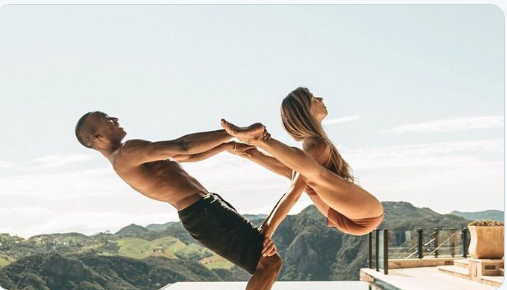 This Lady's Flexibility Wows The World (Photos) - Everything You Should