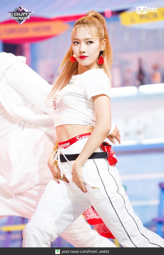 복근이 점점 생기는게 보이는 전소민.kard | 인스티즈