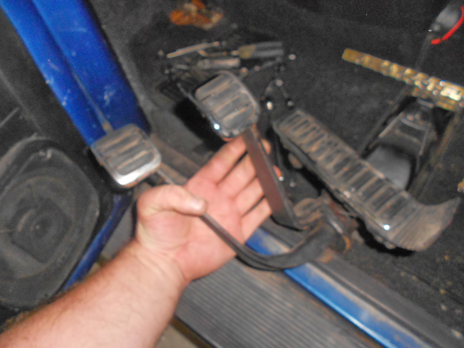 The Bug Boys Replacing a VW Bugs clutch cable and bowden tube.