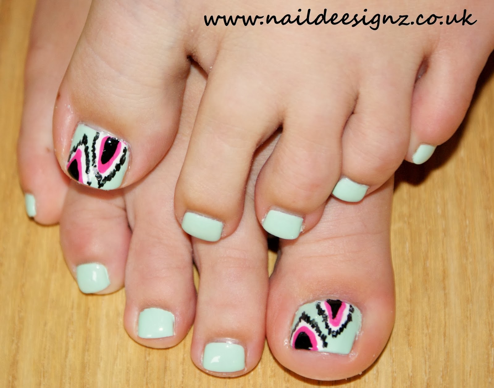 NailDeesignz: Ikat Pedicure