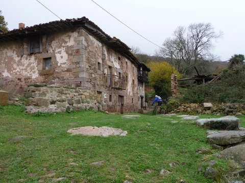 Résultat de recherche d'images pour aldea Montabliz  ( Cantabria )