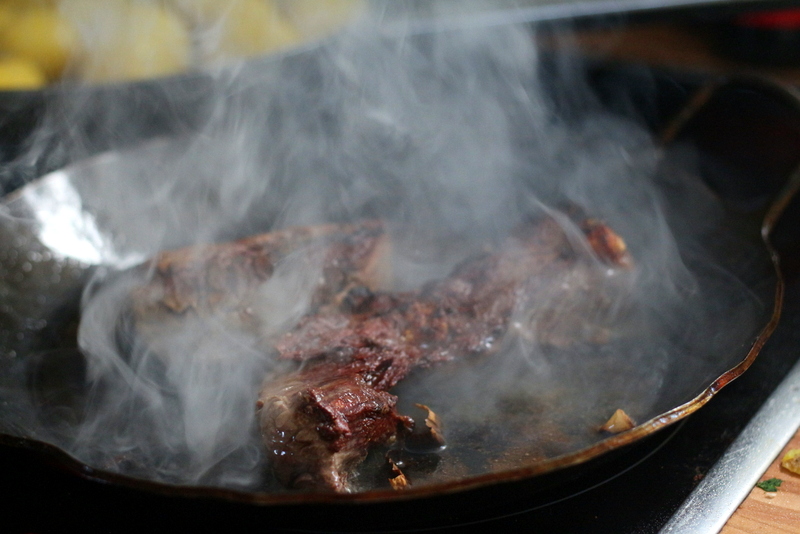 Onglet (Nierenzapfen) scharf angebraten in der Eisenpfanne | Arthurs Tochter Kocht by Astrid Paul