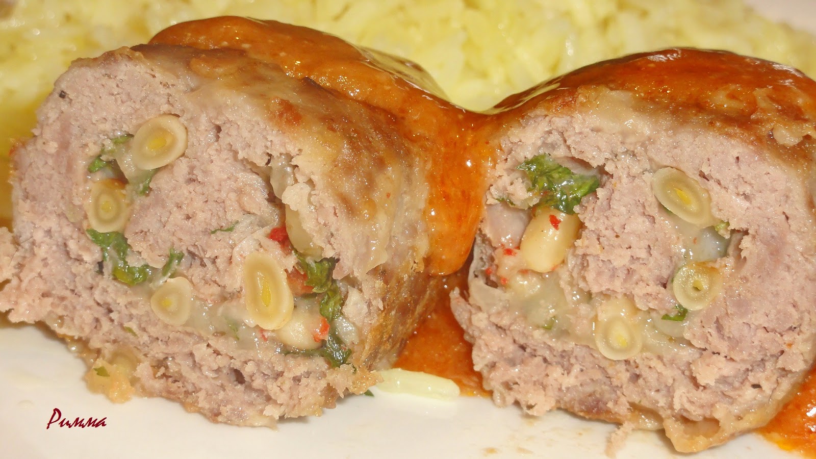 Мясные рулетики с орехами и сыром