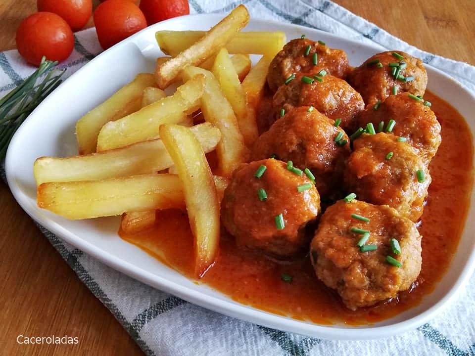 Albóndigas sin freír con salsa de tomate - Mas fáciles y mucho mas rápidas  | Caceroladas