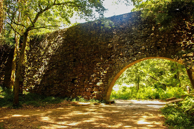 Acueducto o Arco de la condesa. Cangas. Galicia Acueducto. Bosque encantado. Galicia