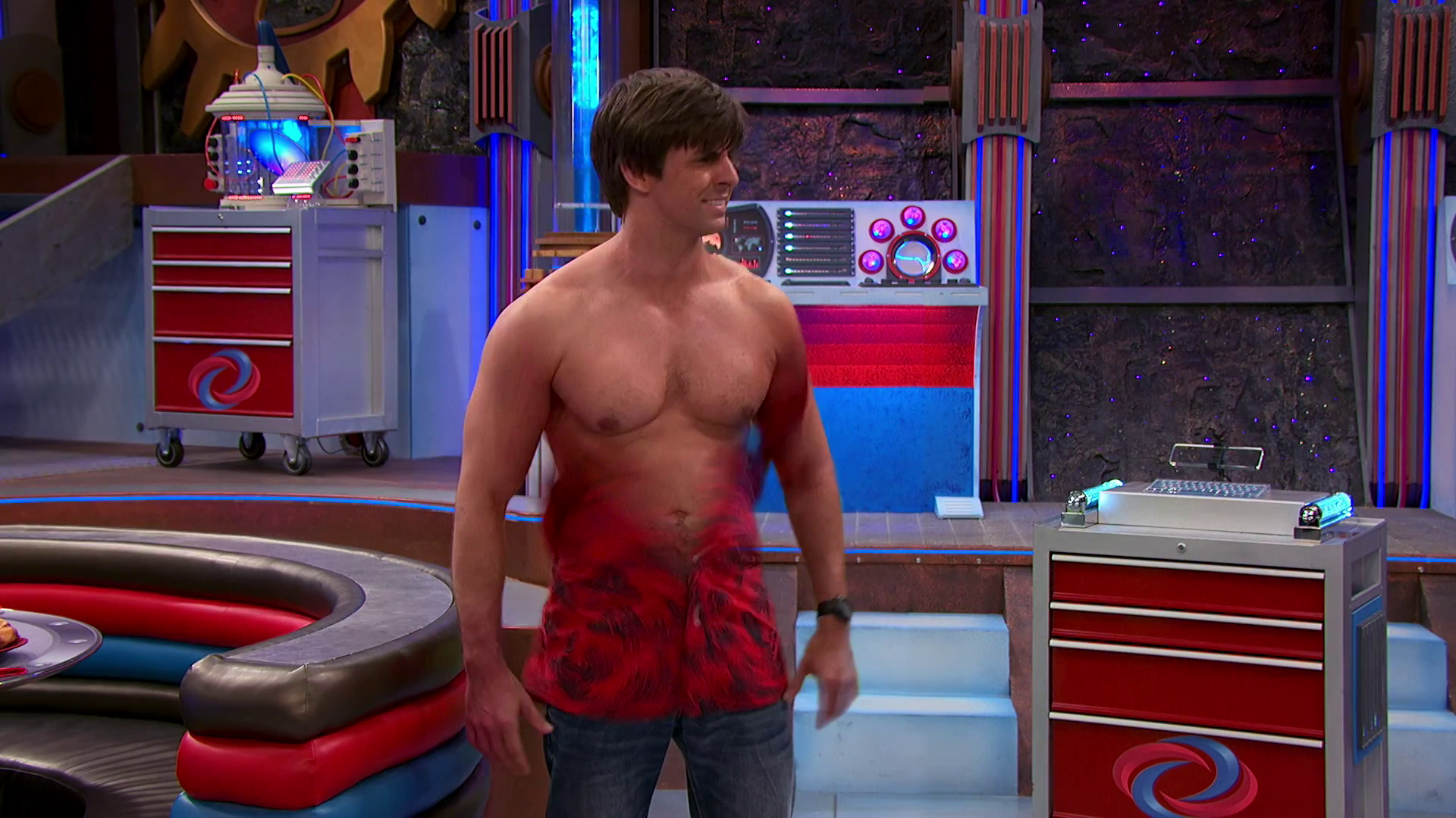ausCAPS Cooper Barnes shirtless in Henry Danger 112 "Invisible Brad"
