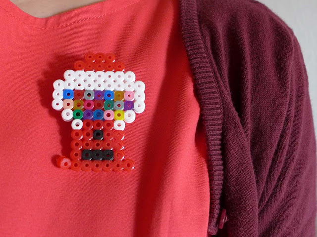 broche en perles hama, machine à bonbon