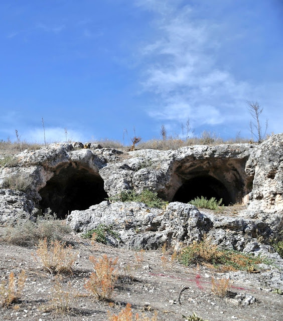 400 τάφοι λαξευμένοι στον βράχο βρέθηκαν στην αρχαία Βλαύνδο