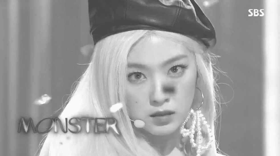 오늘자 인기가요 엔딩요정 아이린.GIF (+흑백ver.)