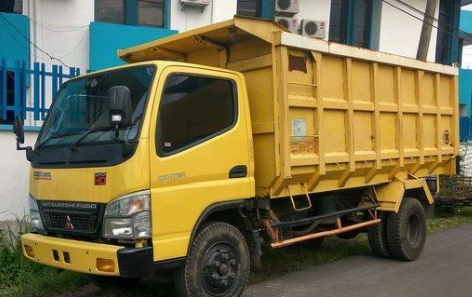 Mitsubishi Dump Truck-kuning tua