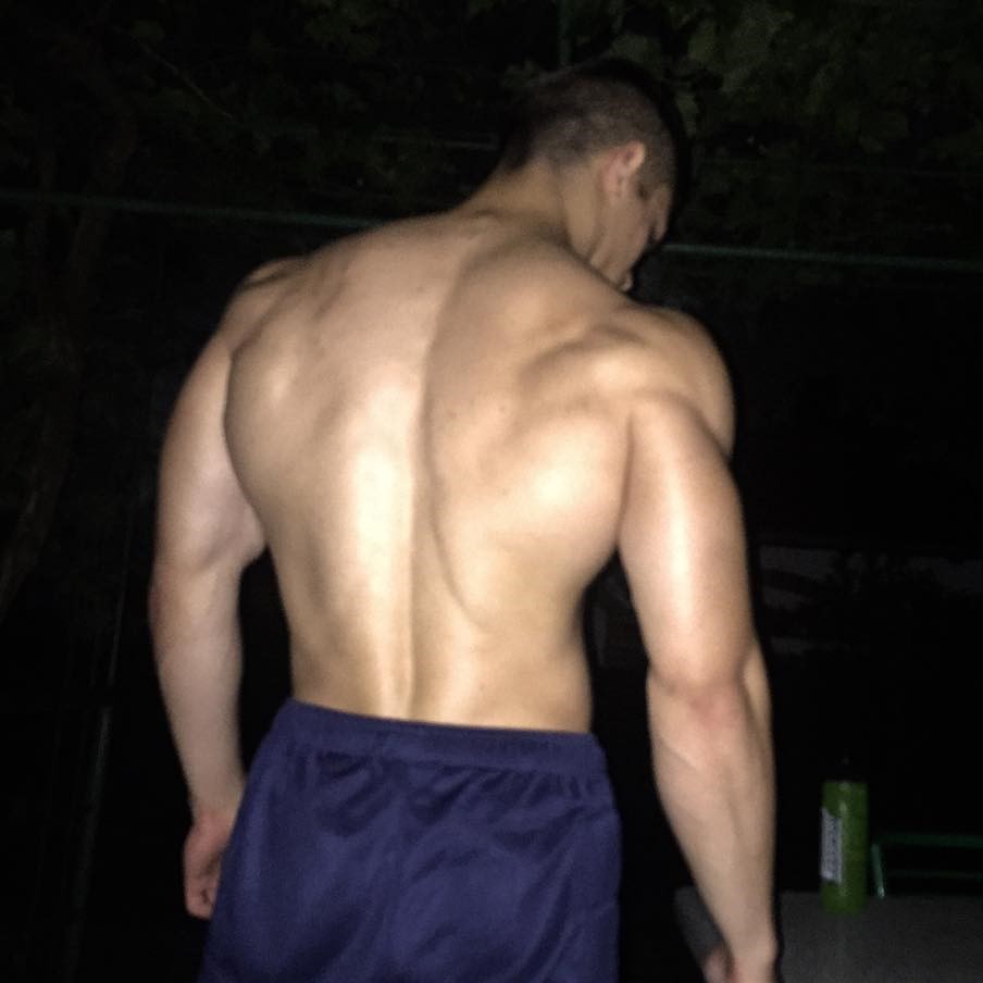 sexy-masculine-young-guy-huge-strong-muscular-back-alpha-hunk