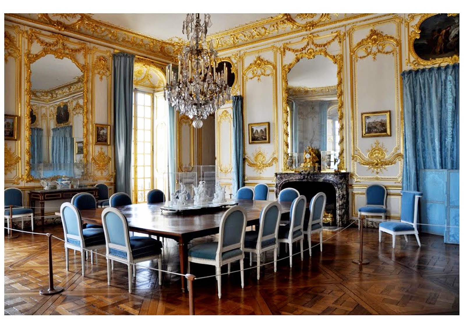 Версаль интерьер. Версальский дворец интерьеры. Версальский дворец внутри.