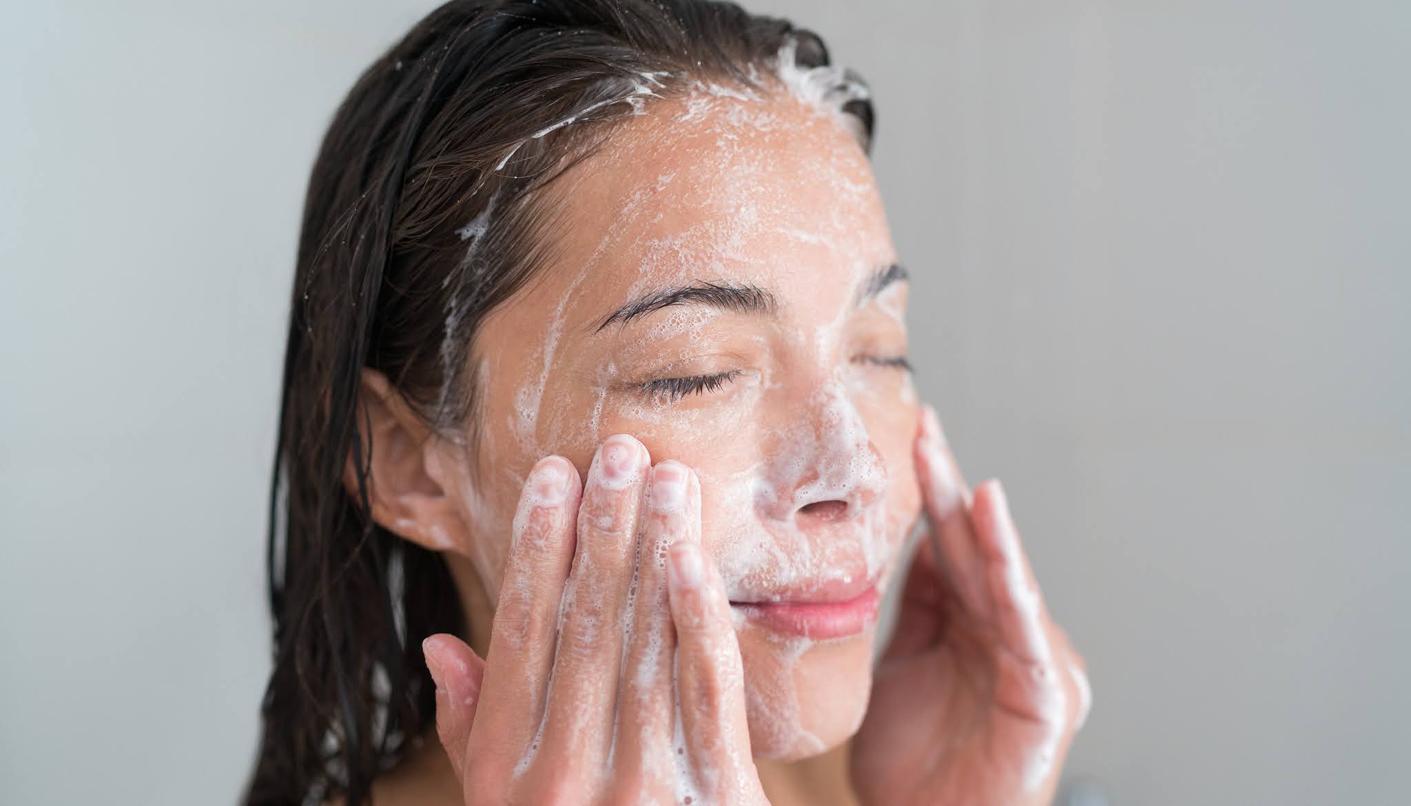 Best Face Washes For Oily Skin and get glowing skin