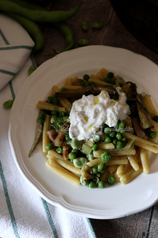 Casarecce con vignarola romana e burrata