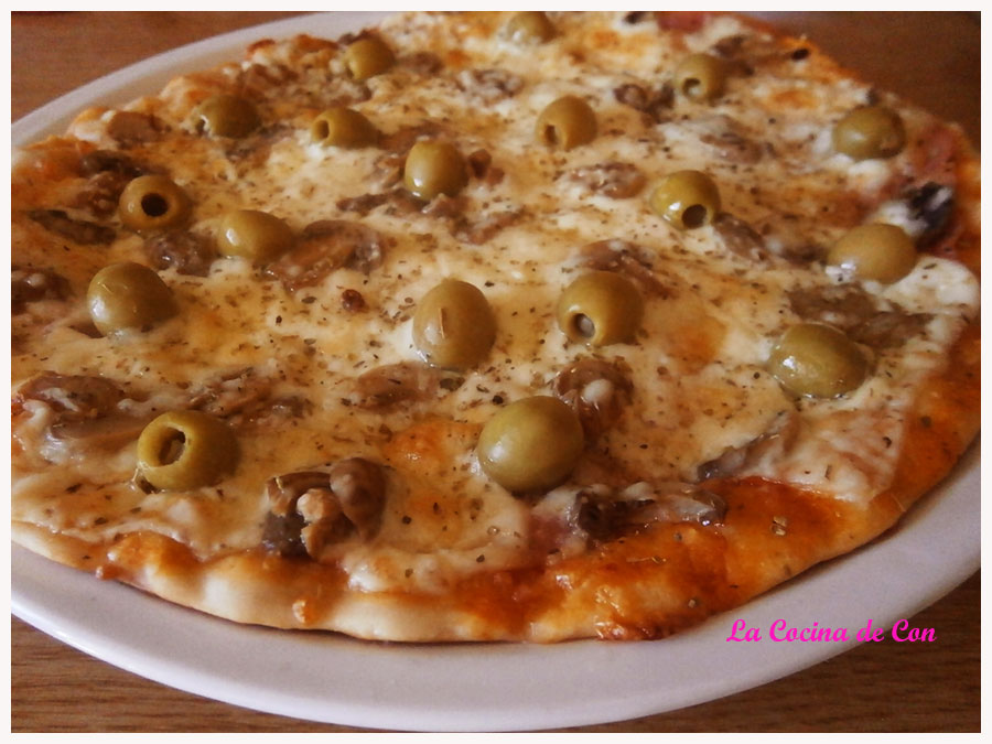 pizza de jamón, queso y champiñones