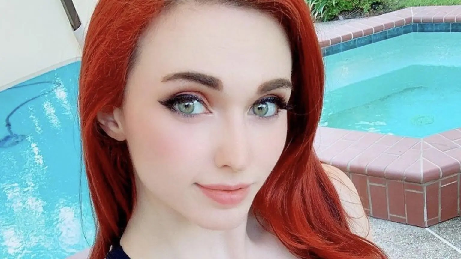 Não estragarei tudo dessa vez: streamer rival de Amouranth banida  permanentemente da Twitch volta à plataforma