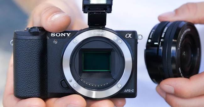 Harga Kamera Mirrorless Sony, Review dan Spesifikasinya