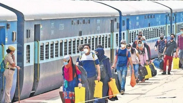 400 people boarded train from Mumbai to Kannur: Widespread confusion, Kannur, News, Trending, Railway, Passengers, District Collector, Kerala