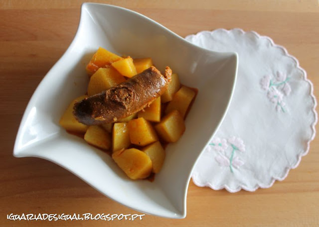 Chouriço à Goesa Chouriço+à+Goesa+Picante+com+Batatas