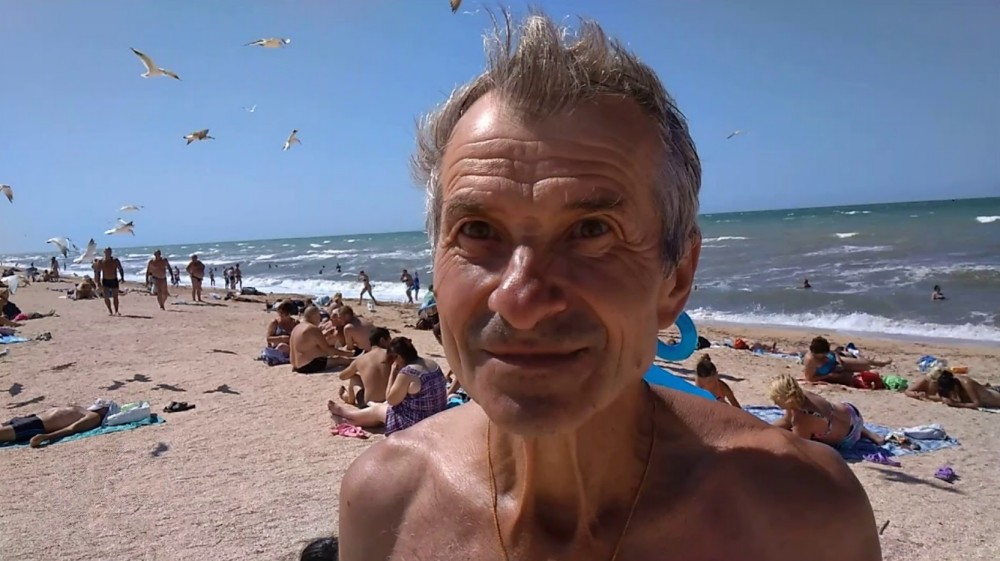Деды на пляже