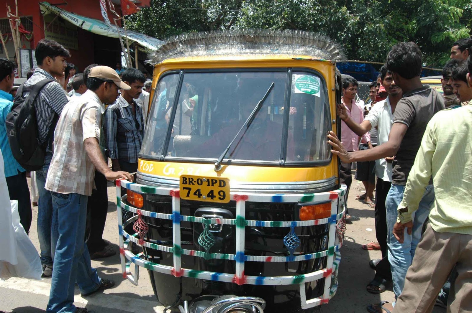 View Patna: Patnaites feel the heat of auto-rickshaw strike
