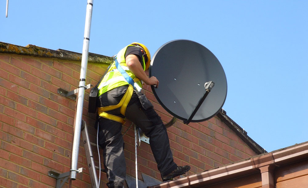 Peak TV Aerial Systems Tel 07762750715 Can Sky Be Fixed august-dta300-amplied-tv-antenna-user-manual