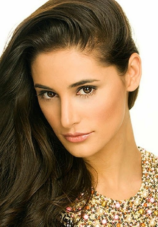 HOT ACTRESSES PICTURES AND GOSSIPS: Nargis Fakhri Hot and Young