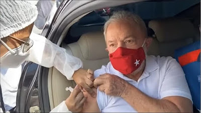 13mar2021---o-ex-presidente-luiz-inacio-lula-da-silva-pt-recebe-a-primeira-dose-de-vacina-contra-a-covid-19-em-um-drive-thru-em-sao-bernardo-do-campo-cidade-da-grande-sao-paulo-1615641898024_v2_900x506