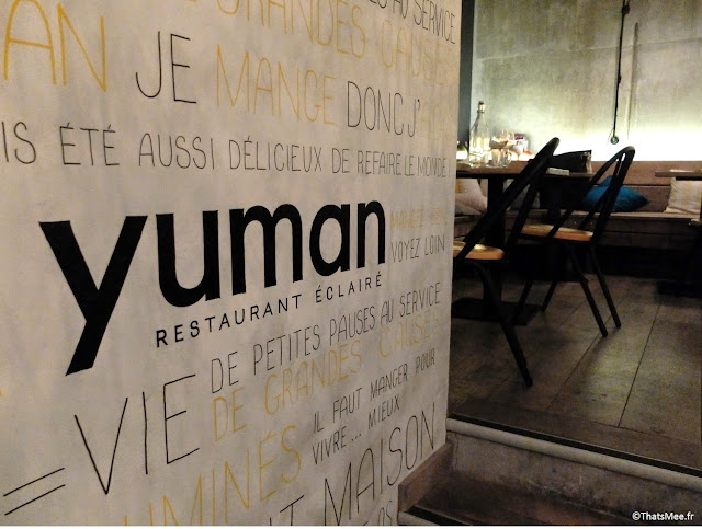 Ecritures au mur writings on the wall typo noire jaune déco Yuman restaurant bio épicerie Paris Bibliothèque François Mitterrand avenue de France