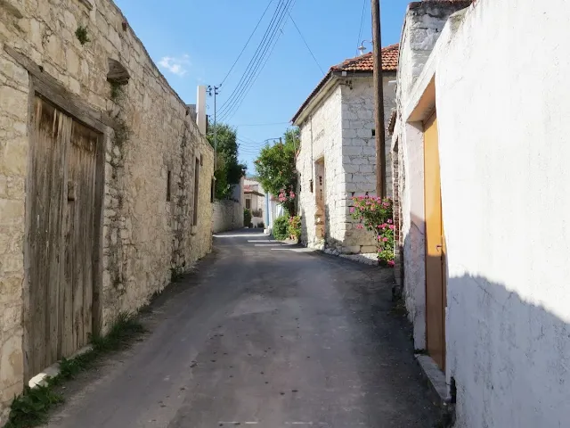 Cyprus Road Trip: the narrow streets of Laneia village