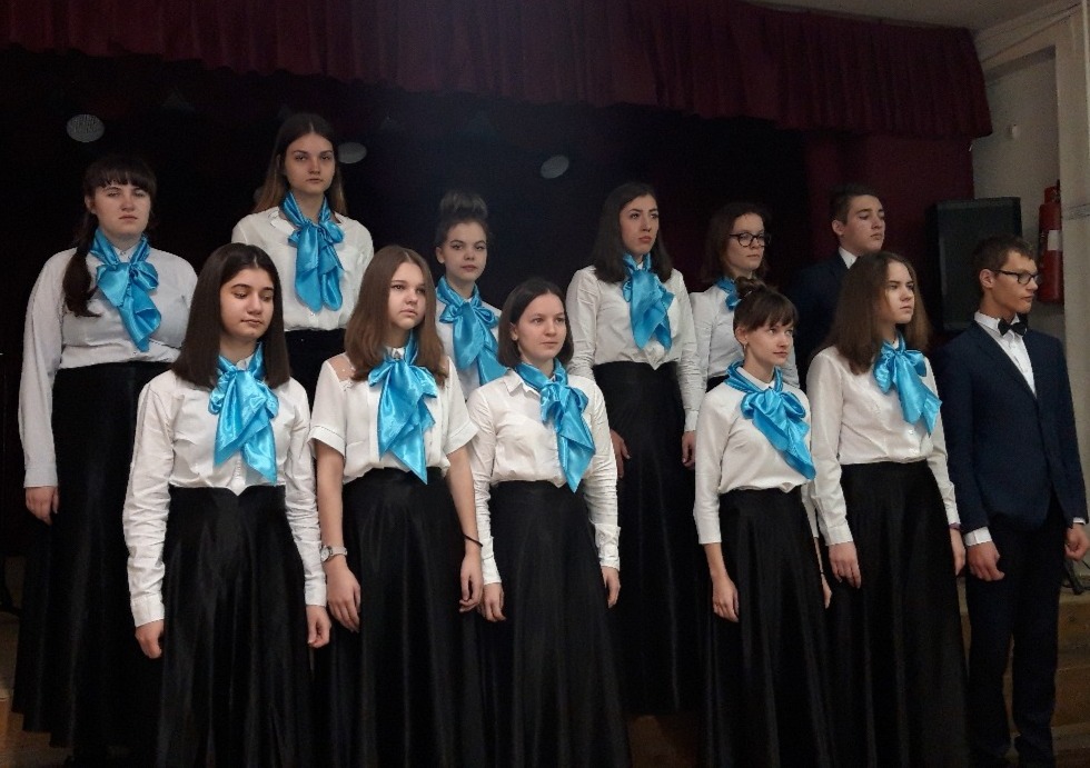 Костюмы для детского вокального ансамбля. Вокальный ансамбль школы. Ансамбль рассвет москва. Вокальный ансамбль школы. Вокальный коллектив непоседы.