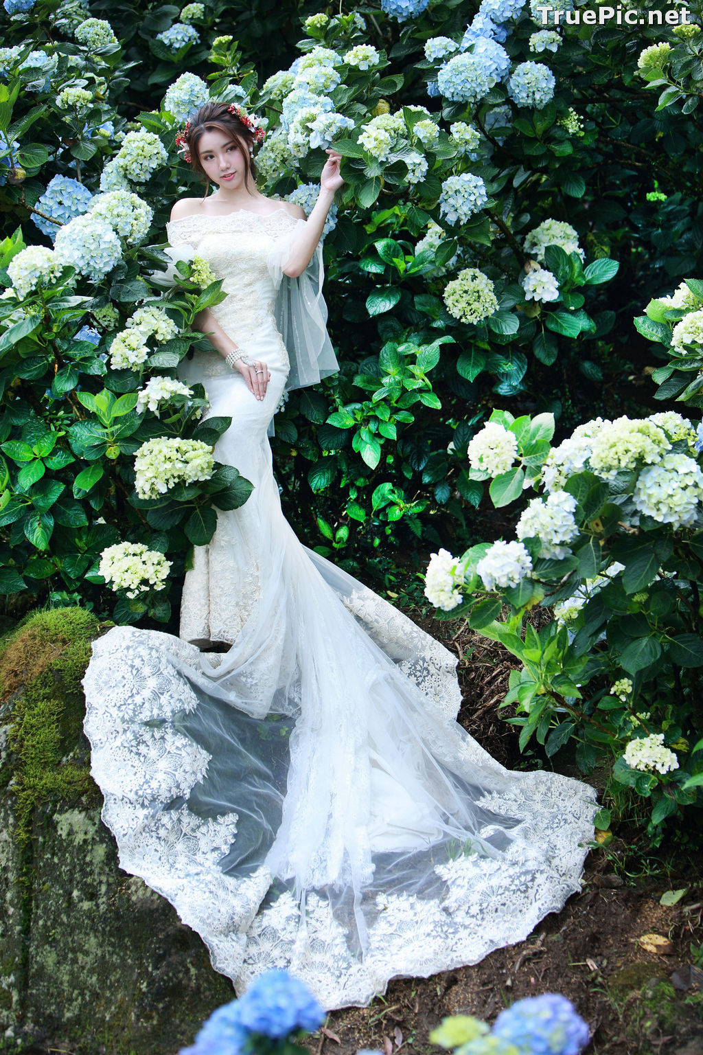 Image Taiwanese Model - 張倫甄 - Beautiful Bride and Hydrangea Flowers - TruePic.net - Picture-59