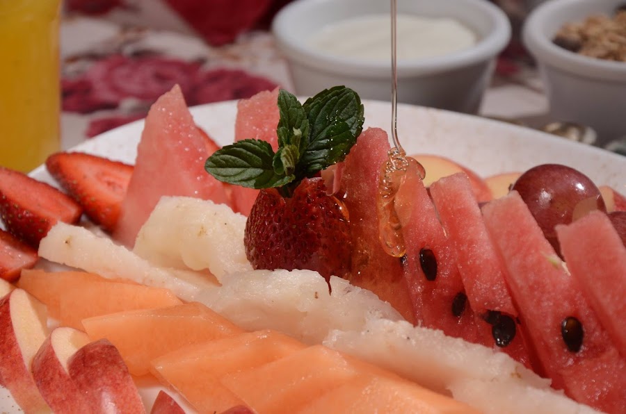 DESAYUNO DE FRUTA Y MIEL