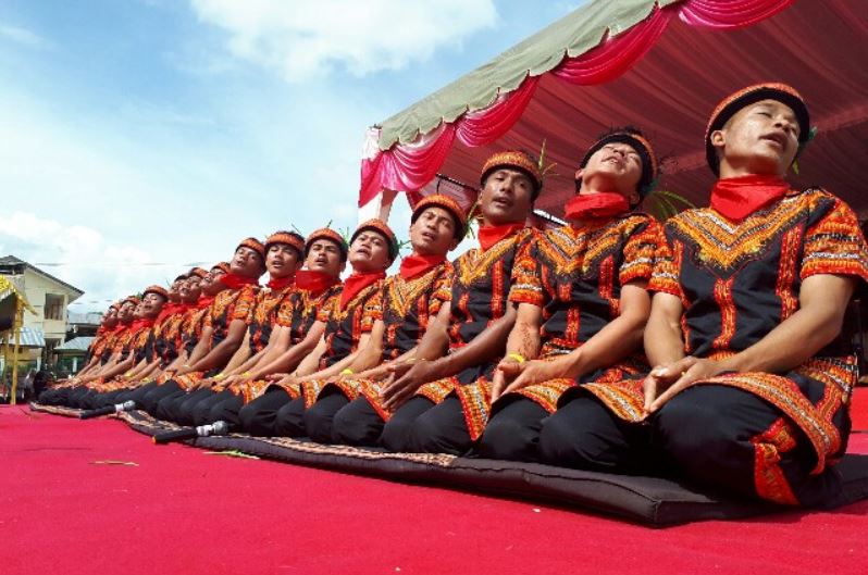 Properti Tari Saman Aceh Yang Biasa Dipakai Saat Pentas Diknaspedia