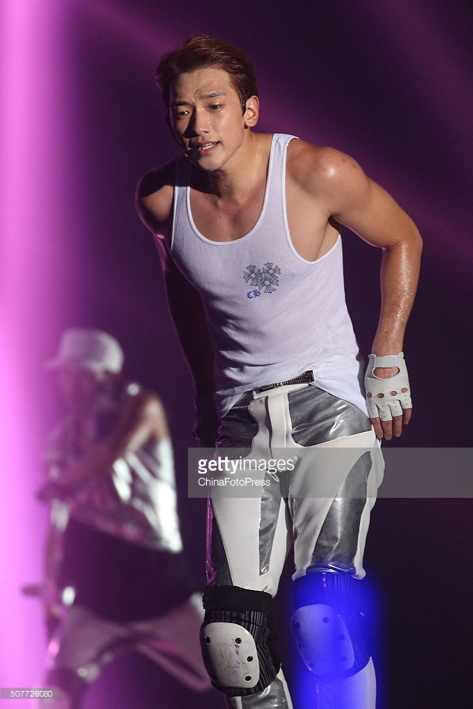http://1.bp.blogspot.com/-QdSyWw4i1A4/Vq8JuwPD8CI/AAAAAAABTQs/eLzGZr9sZzg/s1600/south-korean-singer-rain-performs-onstage-during-his-concert-the-picture-id507726080.jpg