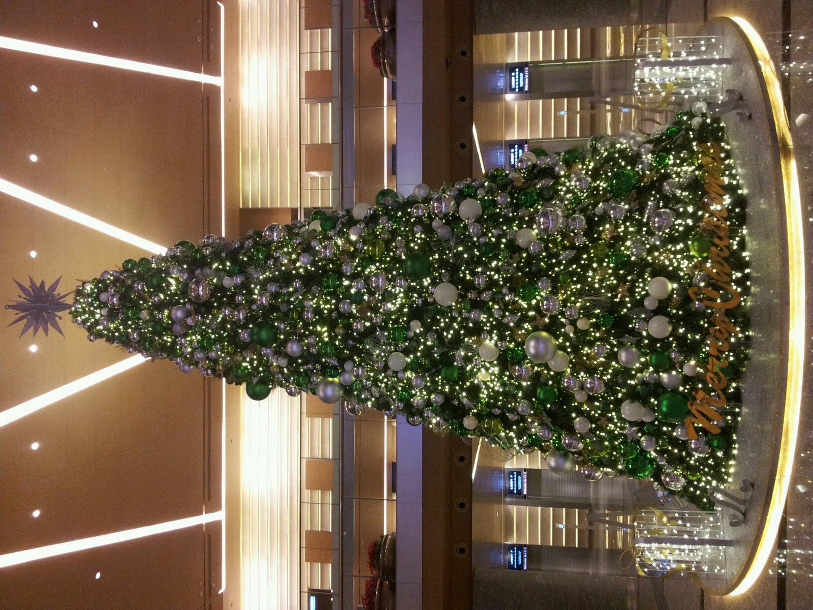 Hotels I Visit: Christmas decorations at the Ritz Carlton Hong Kong