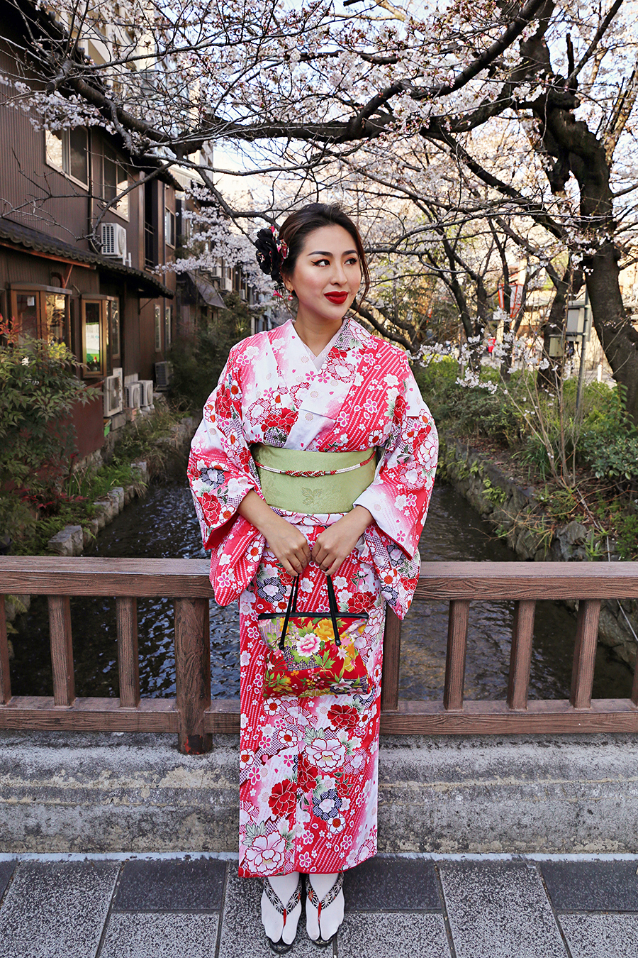 Kyoto Japan Wearing Kimono In The Geisha District Of Gion Posh Broke And Bored