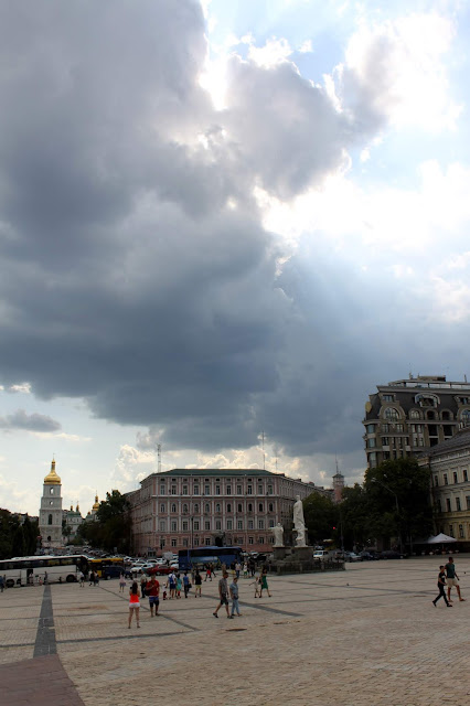 Тучи над Михайлоской площадью Тучи над Михайлоской площадью