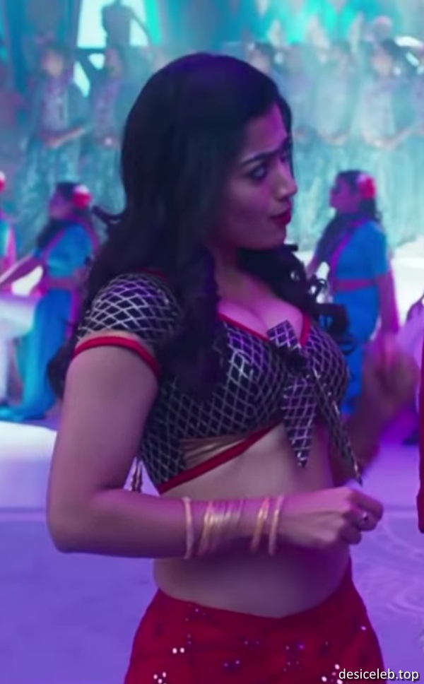 Rashmika Mandanna Half Nude, Rashmika Mandanna Mind Block Cleavage, Rashmika Mandanna boobs show, Rashmika Mandanna ass grope, naked