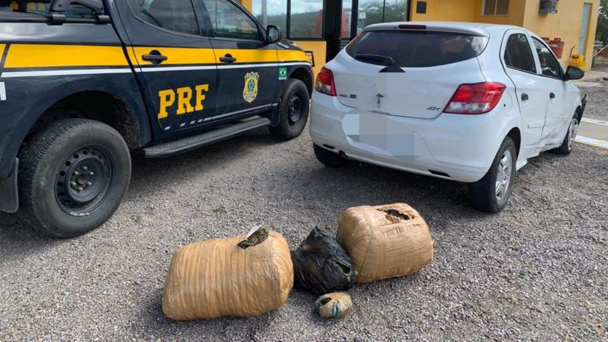 Homem é detido ao tentar fugir com 22,9 kg de maconha em Sertânia