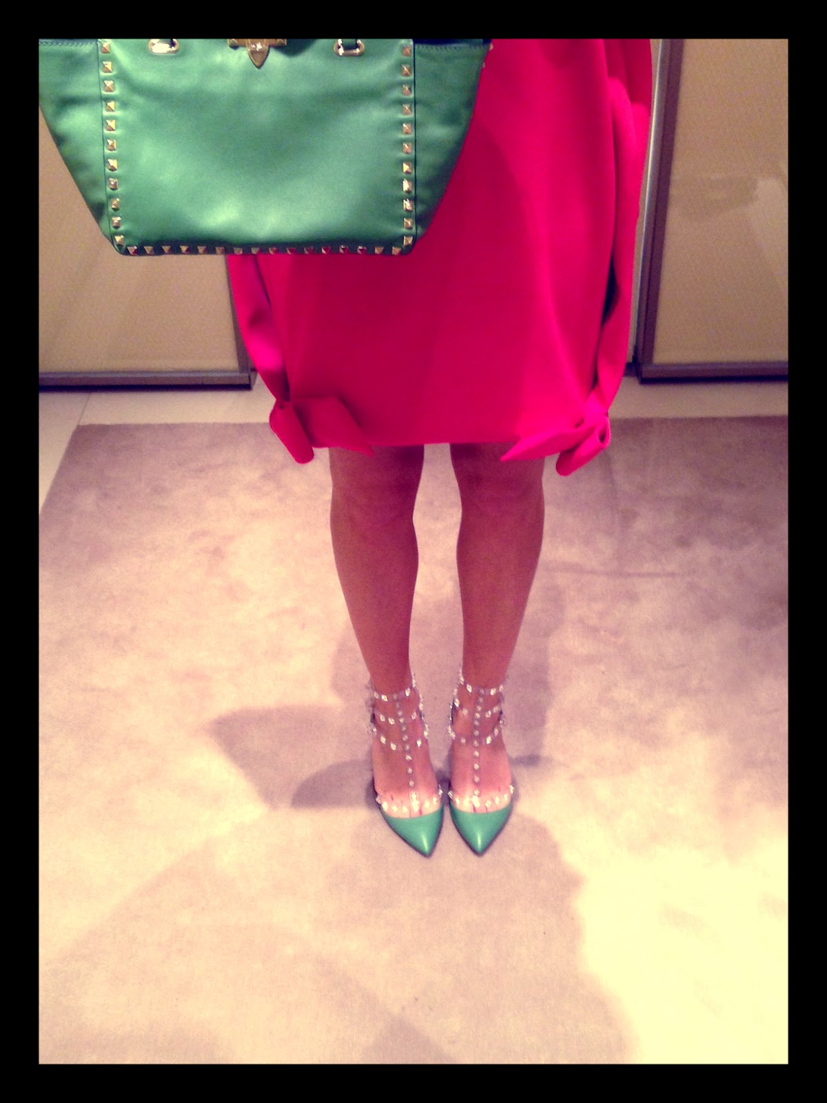 http://1.bp.blogspot.com/-QeMLcVXPqKE/UVusu8Ez6tI/AAAAAAAAF60/mYSj2RNEV14/s1600/studded+green+valentino+heels+2013.jpg