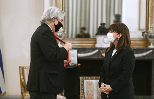 H ΠτΔ τίμησε τρεις Αμερικανούς αρχαιολόγους ως σύγχρονους φιλέλληνες H ΠτΔ τίμησε τρεις Αμερικανούς αρχαιολόγους ως σύγχρονους φιλέλληνες