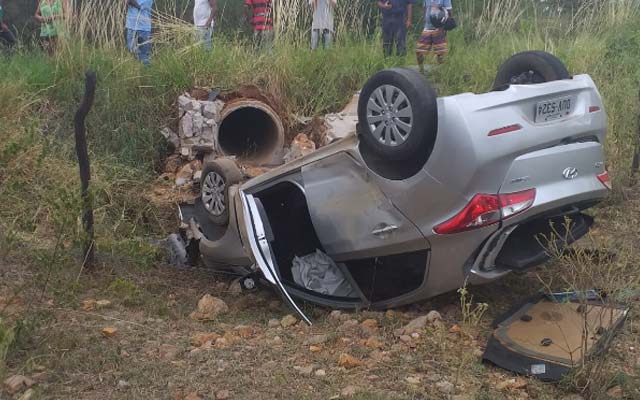 Veículo capota no município de Caldeirão Grande